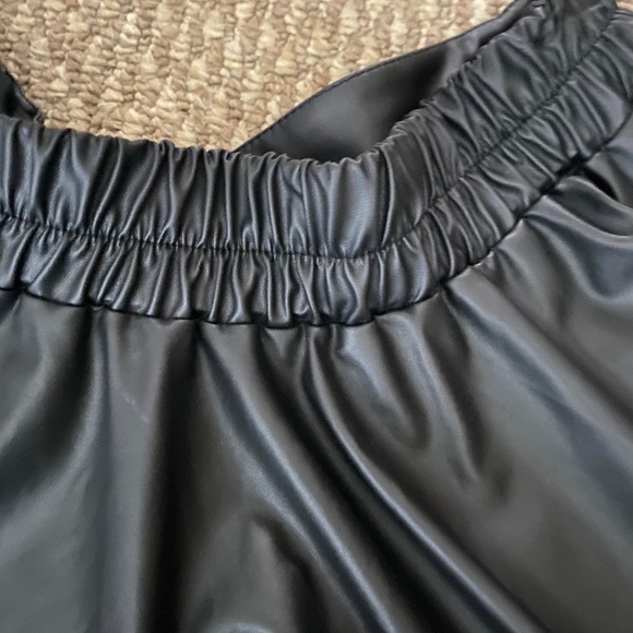 Leather skater skirt - Picture 3 of 3